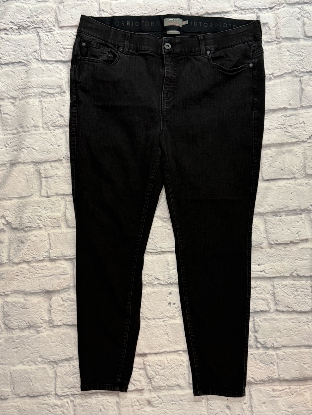 Torrid Black bombshell skinny stretch jeans plus 22R